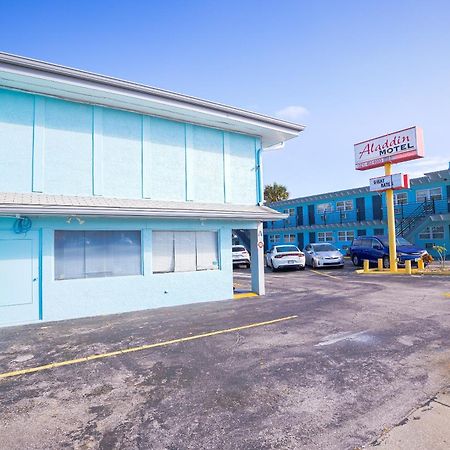 Aladdin Motel By Oyo Merritt Island Exterior photo
