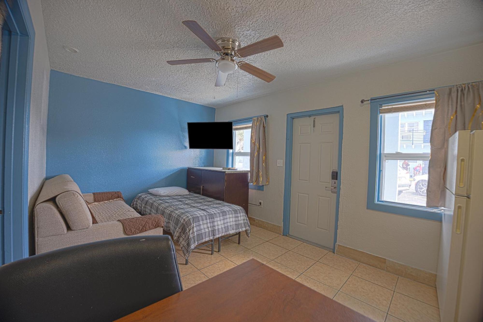 Aladdin Motel By Oyo Merritt Island Exterior photo