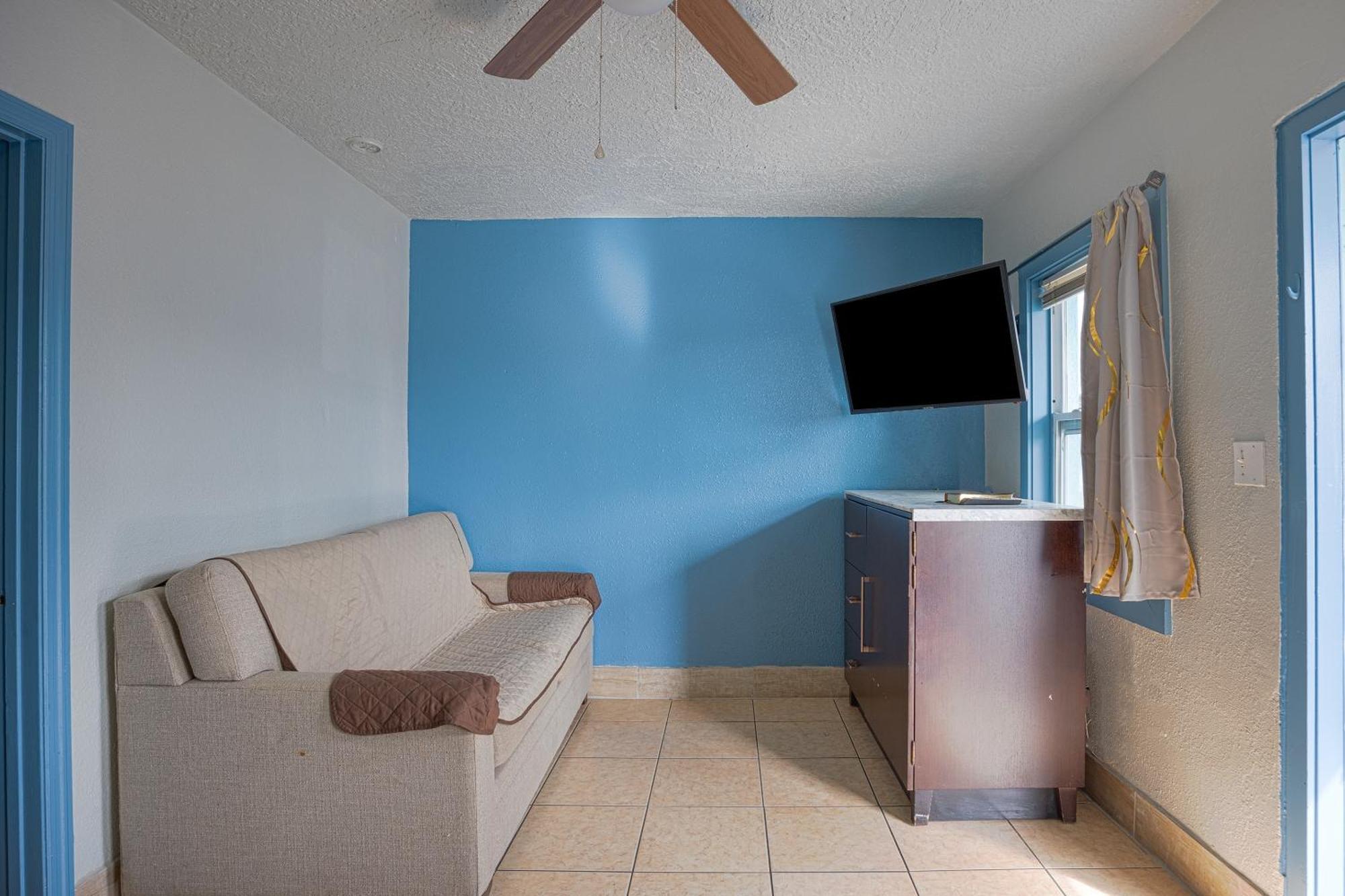 Aladdin Motel By Oyo Merritt Island Exterior photo
